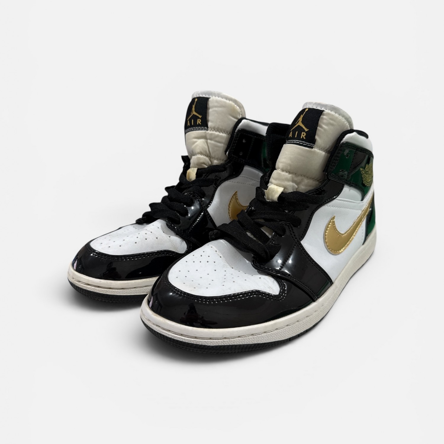 Air Jordan 1 High “Gold Toe”
