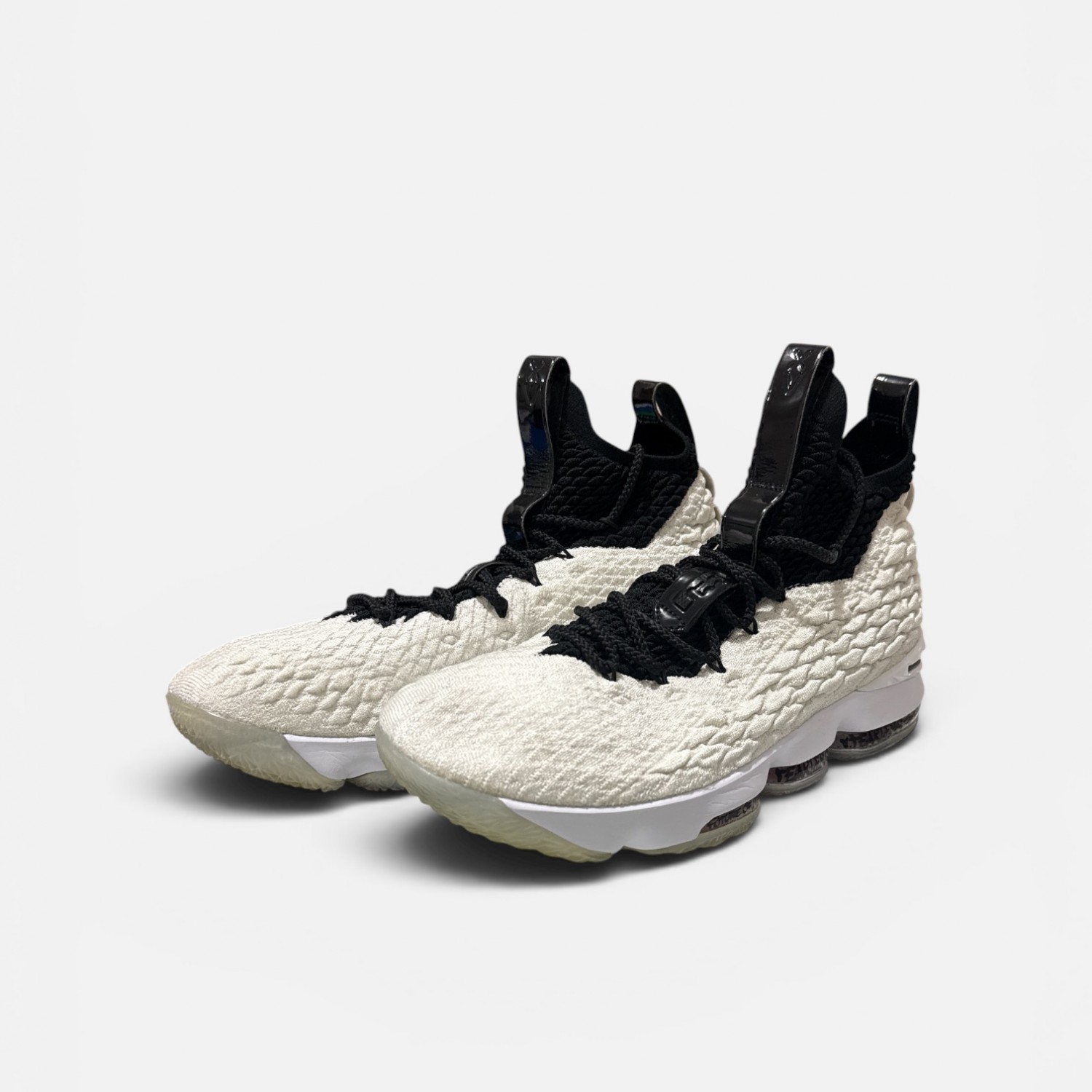 Nike LeBron 15