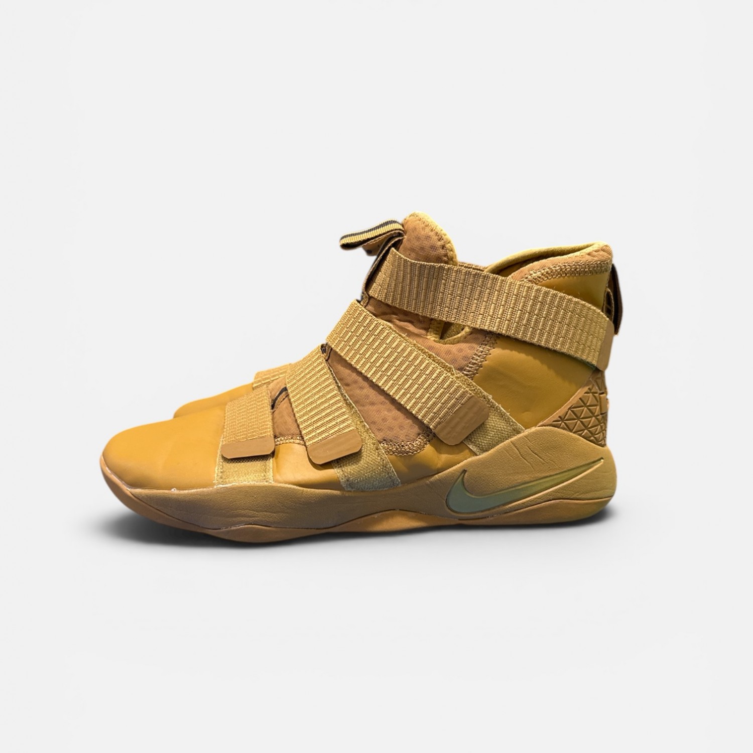 Nike LeBron Soldier XI