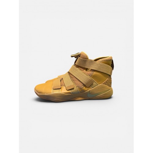 Nike LeBron Soldier XI