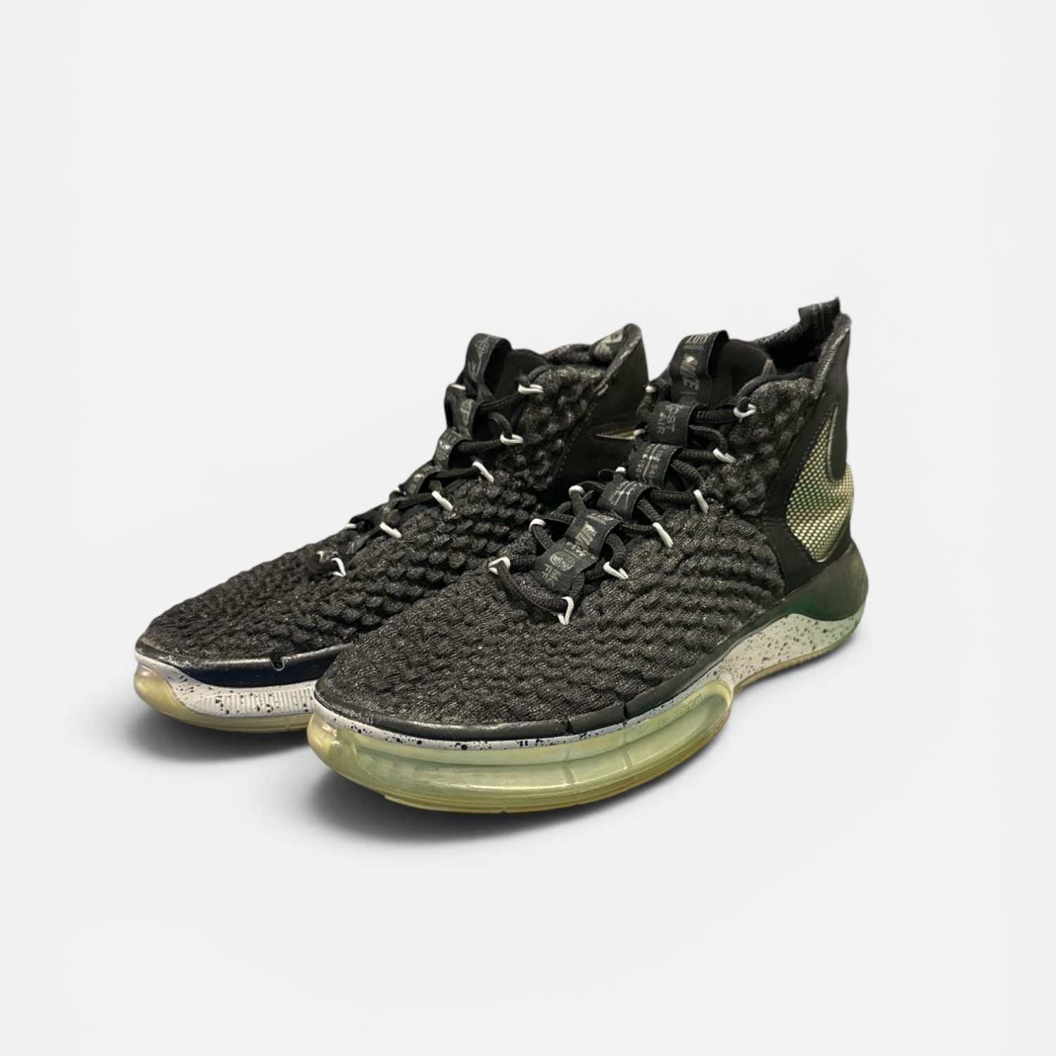 Nike LeBron 17